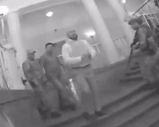 Отдал гранату и сдался спецназу: МВД показало кадры задержания "захватившего" Кабмин АТОшника