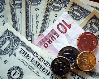 Евро на мировом рынке опустился ниже 1,25 долл