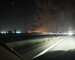 В Московській області пролунали вибухи: під атакою перебувають великі хаби (відео)