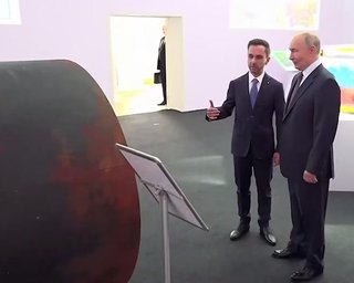 "Каждый может залезть": Путину показали трубу из Суджи, по которой россияне попали в город (видео)