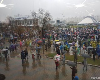 В Минске силовики жестко задерживают протестующих, неизвестные в балаклавах избивают демонстрантов