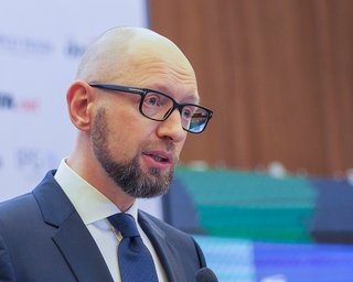 Путину выгодно, чтобы у Лукашенко были руки по локоть в крови, – Яценюк