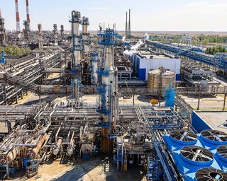 Астраханский ГПЗ загорелся после удара БПЛА, пожар виден из космоса: пролетели 800 км (видео)