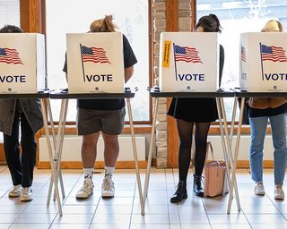 На выборах в США отклоняли бюллетени молодежи: зумеры не смогли поставить подпись, — СМИ