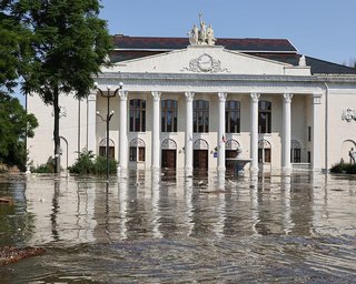 В затопленной Новой Каховке слышали звуки стрельбы, – росСМИ (видео)
