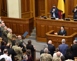 Президент у лещатах. До чого призведе внутрішній і зовнішній тиск на Зеленського