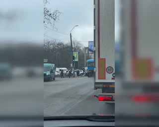 Світла немає тиждень: в Одесі люди заблокували дорогу, — соцмережі (відео)