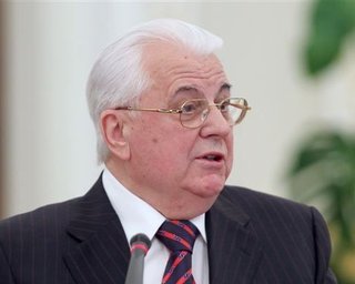 Кравчук о Зеленском: Нет в мире такого президента, который бы знал все