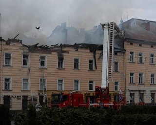 Львов после удара: поврежденные дома, транспорт и десятки раненых, — Садовый