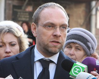 Батьківщина решает, что делать после лишения мандата Власенко