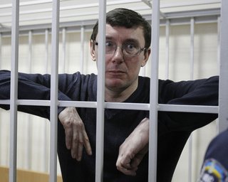 DW: Луценко вновь предстал перед судом