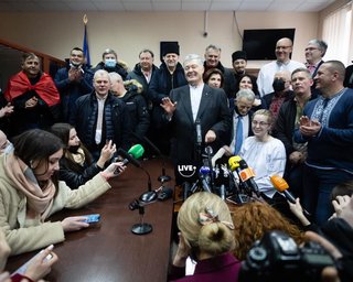 ГБР обвинила Порошенко в несдаче загранпаспортов. Адвокат пятого президента все отрицает (фото)