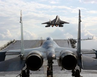 "Обозначают, кто в море хозяин": ВС РФ атакуют район "зернового коридора", — Гуменюк