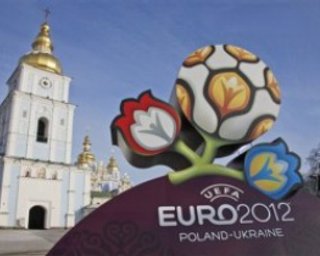 Польша считает безосновательными призывы бойкотировать Евро 2012 из-за Тимошенко