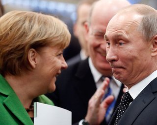 Меркель и Олланд поговорили с Путиным о признании выборов в Украине