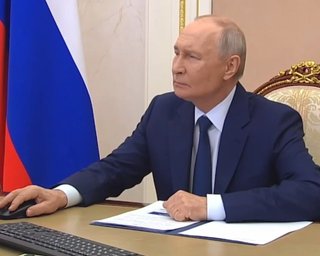 Неактивированная Windows и контрабандный Dell: Путин "проголосовал" на так называемых "выборах" (видео)