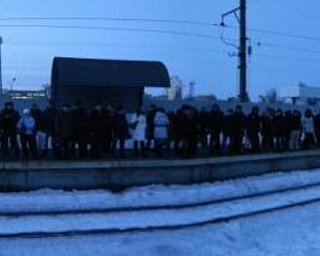 В Киеве отменили курсирование пяти городских электричек, сотни пассажиров столпились на платформах