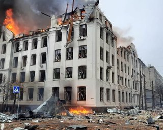 В Харькове оккупанты ударили по зданию факультета университета Каразина (фото, видео)