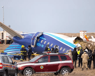 Катастрофа самолета Azerbaijan Airlines в Актау: судно повредили еще до крушения, – отчет