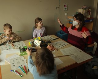 Навчання у воєнний час. Як оформитись у нову школу й отримати документ про закінчення навчального року