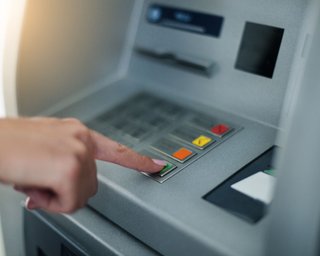 Що робити, якщо відключилися термінал або банкомат під час транзакції: інструкція від "ПриватБанку"