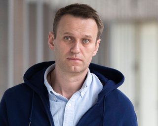 Навального вывели из комы