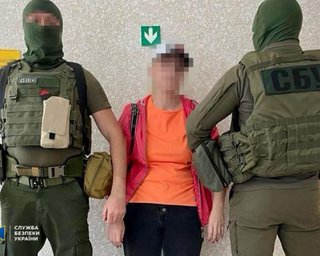 СБУ затримала інформаторку РФ, яка наводила удари по позиціях ЗСУ під Бахмутом (фото)