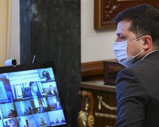 Ко Дню Независимости надо вакцинировать большинство украинцев, – Зеленский