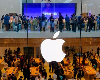 iPhone за тисячі доларів: в США штурмують магазини Apple, побоюючись подорожчання через нові мита
