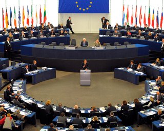 В Европарламенте осуждают выдачу российских паспортов жителям ОРДЛО