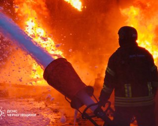 Без світла 50 тисяч людей: РФ атакувала одразу кілька енергооб'єктів на Чернігівщині (фото)