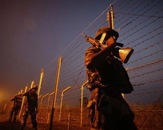 Новый уровень обострения: Пакистан и Индия устроили стрельбу на линии разграничения