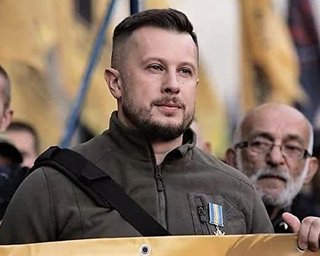 Лидер Нацкорпуса пообещал защищать Золотое после отвода армии
