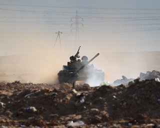 Война в Ливии: в боях за Бенгази погибло более 90 человек