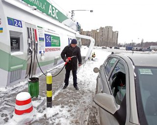 "Не лише в Україні": Антимонопольний комітет почав перевіряти АЗС, які підвищили ціни на пальне