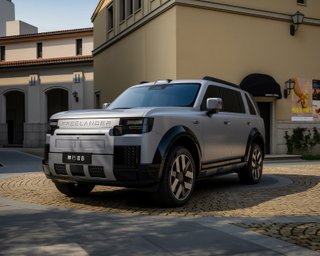 Freelander повернувся: представлено найпотужніший позашляховик від Land Rover (фото)