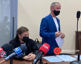 СИЗО и домашний арест: суд избрал меры пресечения нападавшим на журналиста "Букв"
