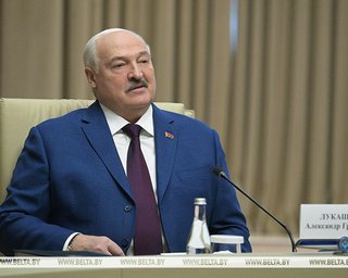 Лукашенко призвал Зеленского не торпедировать мирные переговоры: угрожал "потерей страны"