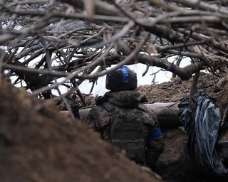 Заставляют ВСУ отступить: ВС РФ пытаются окружить 2 населенных пункта в Донецкой области, — боец