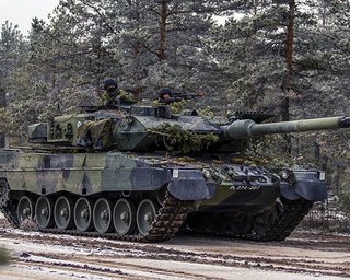 Продемонстрували "крутяцьку роботу": ЗСУ одним Leopard зустріли цілу колону техніки РФ (відео)