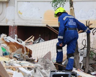Взрыв многоэтажки в Киеве: жильцам из соседних подъездов советуют самим искать ночлег