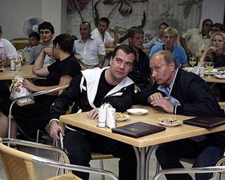 Рейтинги Путина и Медвеедва обвалились еще до взрыва в Домодедово