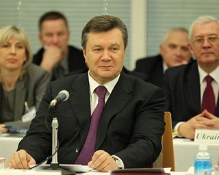 Янукович встретился с императором Японии