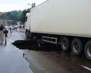 В Киеве возобновлено движение транспорта по улице Телиги 