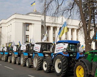 Земельный вопрос: Депутаты разошлись во мнениях, что делать с "наследием Ленина и Сталина"