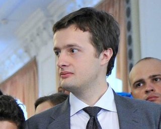 Митингующие на улице "задержали" сына Порошенко
