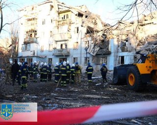 Удар по житловому будинку в Запоріжжі: кількість жертв зросла (фото)