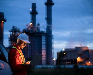 Атака Ізраїлю на Іран: чому дорожчає нафта та як від цього виграє Росія