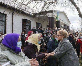 Тимошенко без маски устроила встречу со сторонниками в "красной зоне" под Киевом (фото)