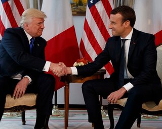 Секрет рукостискання Трампа: як жест миру перетворився на політичну дуель